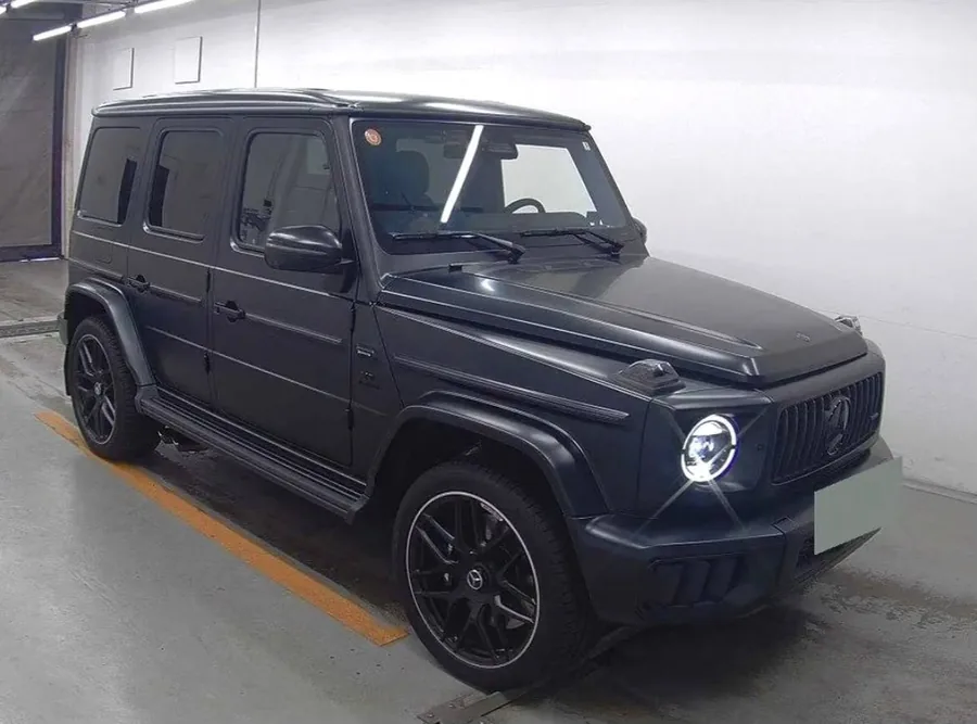 نمای سهرخ جلو مرسدسبنز G-Class مشکی